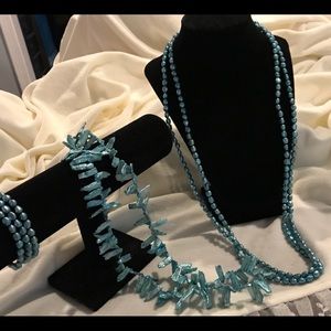 BEAUTIFUL SET OF BLUE IRIDESCENT PEARLS